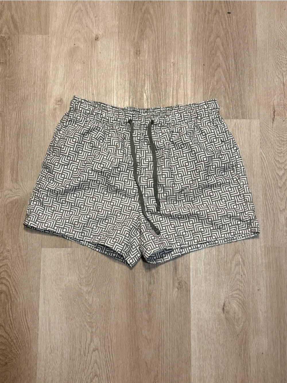 H&M Green & White Swim Trunks Size Medium Geometric Pattern Summer Beach